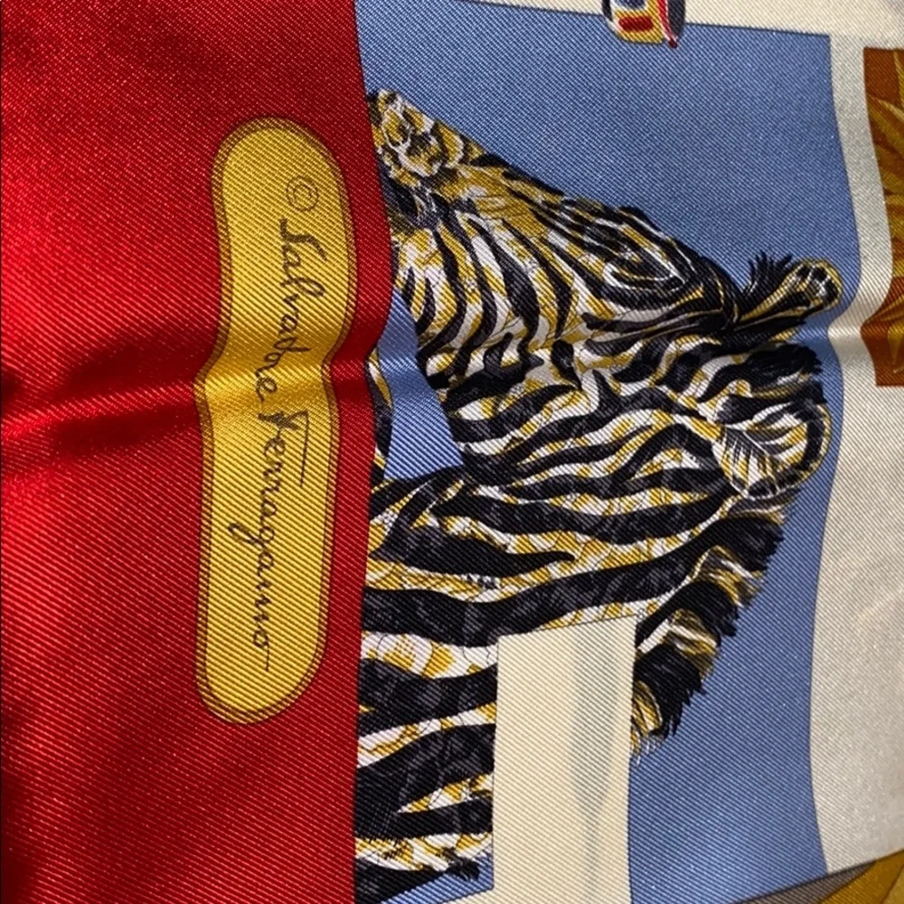 Ferraragamo authentic Square silk scarf 34inch - Picture 5 of 8